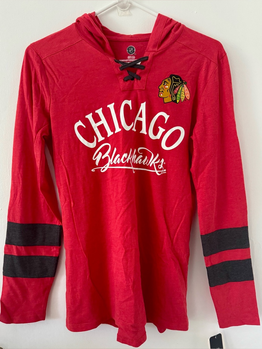 NWOT Chicago Blackhawks Red Hooded Lace-Up Long Sleeve Sweater